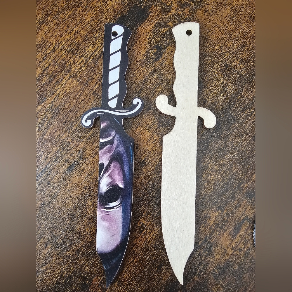 Horror-Themed Wooden Knife Car Accessory - Picture 2 of 9